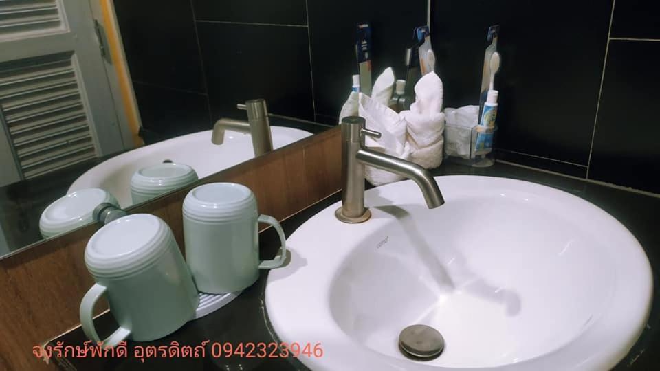 ウッタラディット Jong Lux Pak Dee Bed & Breakfast エクステリア 写真
